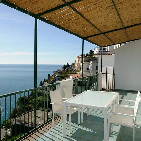 Apartment Blue Flowers B Amalfi