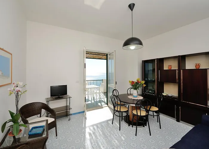 Blue Flowers B شقة *