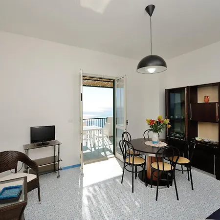 Blue Flowers B Apartament *